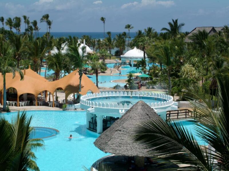 Travellers Beach Hotel & Spa